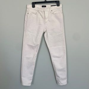 Lightweight stretchy women’s white jeans 29